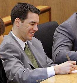 Scott Peterson smiling in court